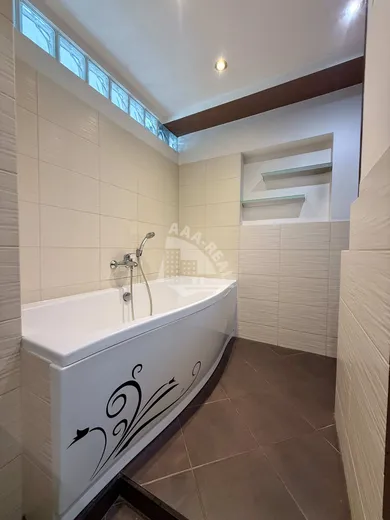 Na prenájom 2-izbový byt, 64 m², Banská Bystrica