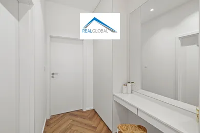 Na predaj 2-izbový byt, 68 m², Bratislava-Staré Mesto