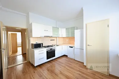 Byty na prenájom 3-izbový, Bratislava-Nové Mesto · €750