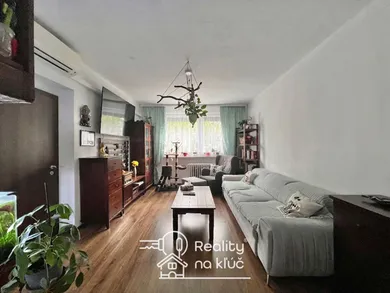 Na predaj 3-izbový byt, 61 m², Šurany