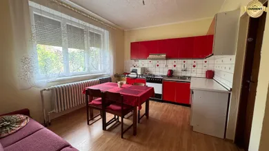 Na predaj 5-izbový dom, 270 m², Jarok