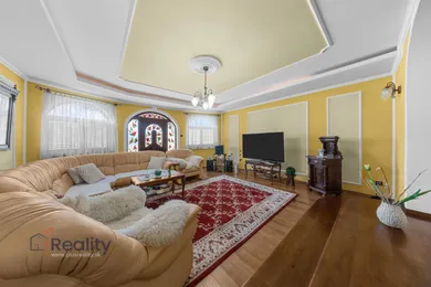 Na predaj 8-izbový dom, 450 m², Dunajská Streda, Dunajská