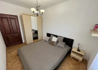 Na prenájom 3-izbový byt, 80 m², Bratislava-Petržalka, Šustekova