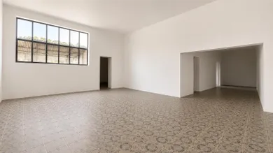Na prenájom objekt, 383 m², Levice