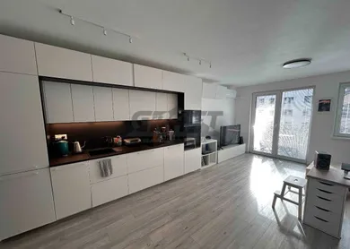 Na prenájom 1-izbový byt, 39 m², Bratislava-Ružinov, Galvaniho