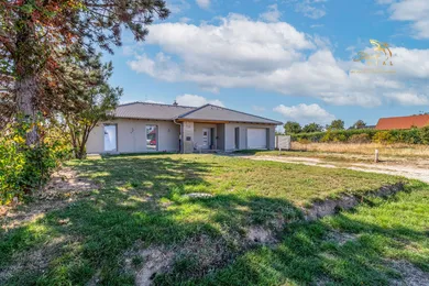 Eladó házak, 4-szobás, Šurany · €360 000