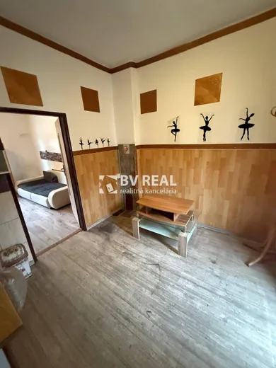 Na prenájom 1-izbový dom, 38 m², Handlová, Ligestká