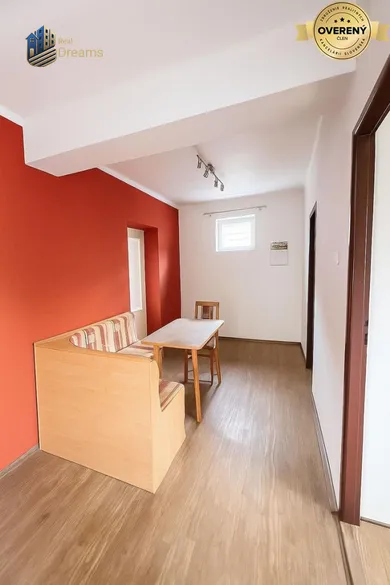 Na predaj dom, Dlhá nad Váhom, Dlhoveská