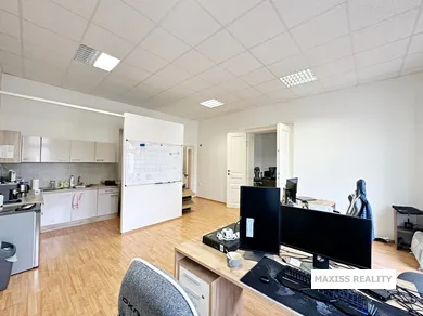 Na predaj komerčné, Banská Bystrica, Námestie SNP