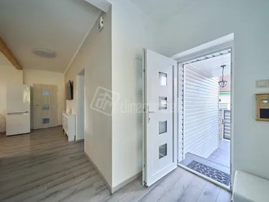 Na prenájom dom, 245 m², Trenčín, Jasná