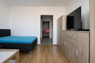 Na prenájom 1-izbový byt, 28 m², Bratislava-Petržalka, Lachova