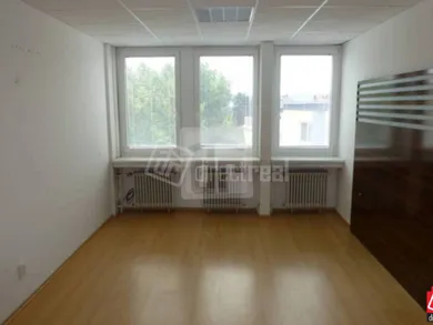 Na prenájom komerčné, 43 m², Bratislava-Ružinov, Pluhová