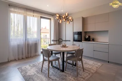 Na predaj 5-izbový dom, 240 m², Ivanka pri Nitre, beňadikova