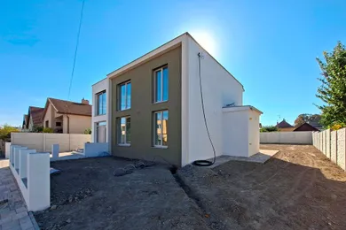 Na predaj 6-izbový dom, 180 m², Holice, Holice 141