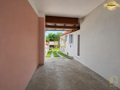 Na predaj 3-izbový dom, 299 m², Dubovce