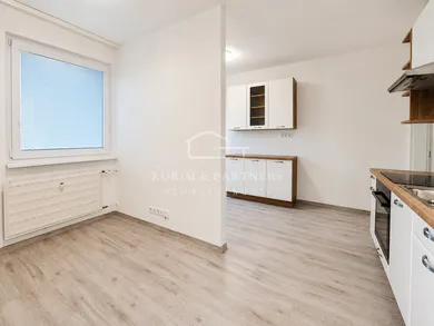 Na predaj 1-izbový byt, 33 m², Komárno, Selyeho