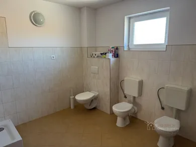 Na prenájom objekt, 230 m², Viničné, Hlavná