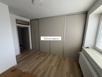 Na predaj 3-izbový byt, 67 m², Bratislava-Dúbravka, Sekurisova
