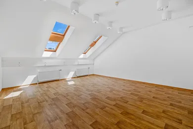 Kiadó kereskedelmi ingatlanok, Bratislava-Staré Mesto · €257