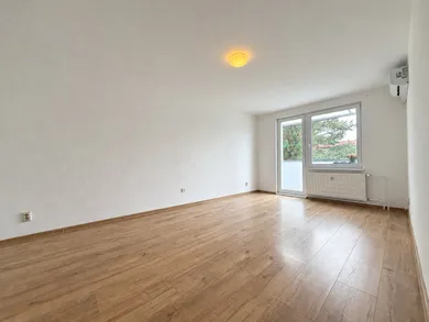 Na predaj 2-izbový byt, 69 m², Zlaté Moravce, Mládeže