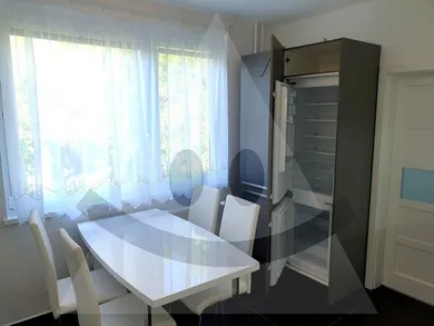 Na prenájom 2-izbový byt, 47 m², Komárno, Košická