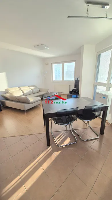 Na predaj 3-izbový byt, 82 m², Bratislava-Ružinov, Mierová