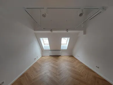 Na prenájom komerčné, 28 m², Trenčín