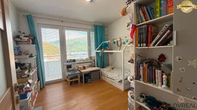 Na predaj 4-izbový byt, 95 m², Nová Baňa