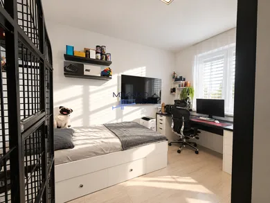 Na predaj 4-izbový dom, 112 m², Lehnice, Lehnice Sása 2005