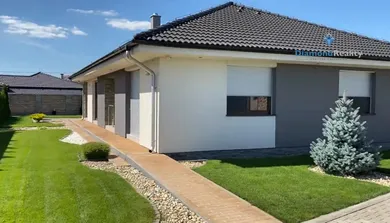 Domy na sprzedaż, 3-pokojowe, Dvory nad Žitavou · €309 000