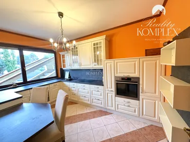 Na predaj 5-izbový dom, 340 m², Komárno