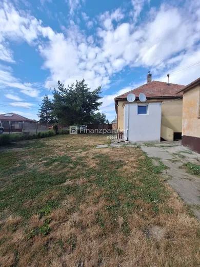 Na predaj 4-izbový dom, 90 m², Šurany, Šurianska