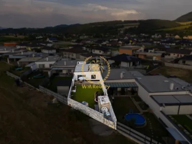 Domy na sprzedaż, 4-pokojowe, Beluša · €345 000