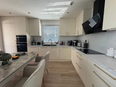 Na predaj 4-izbový dom, 140 m², Hontianska Vrbica
