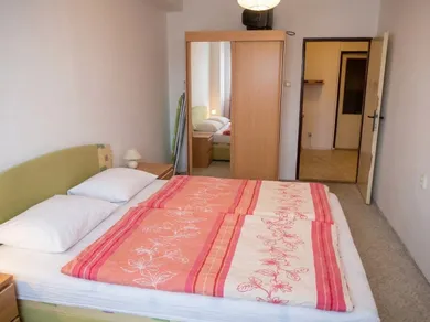 Na prenájom 2-izbový byt, 62 m², Bratislava-Rača, Karpatské námestie