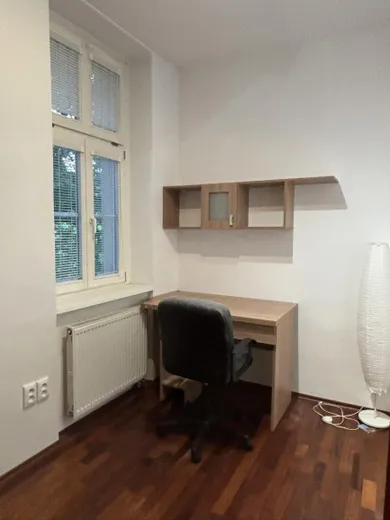 Na prenájom 3-izbový byt, 106 m², Bratislava-Staré Mesto, Zochova
