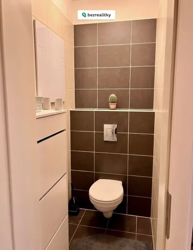 Na predaj 1-izbový byt, 38 m², Bratislava-Petržalka