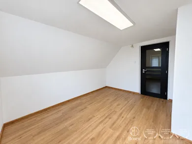 Na prenájom komerčné, 70 m², Trenčín