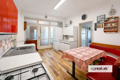 Na predaj 3-izbový dom, 85 m², Nitra, Kvetná