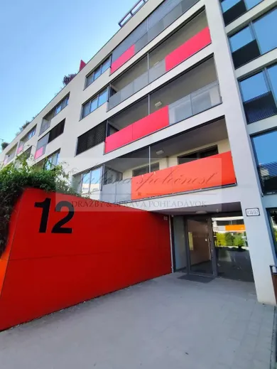 Mieszkania na wynajem, 2-pokojowe, Bratislava-Rača · €243 000