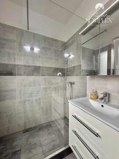 Na prenájom 3-izbový byt, 93 m², Komárno, Damjanichová