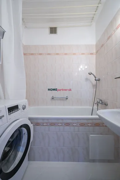 Na predaj 1-izbový byt, 42 m², Bratislava-Nové Mesto, Príkopova