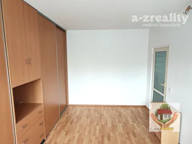 Mieszkania na wynajem, 3-pokojowe, Komárno · €620