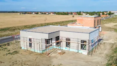 Будинки на продаж, 4-кімнатні, Chorvátsky Grob · €457 000