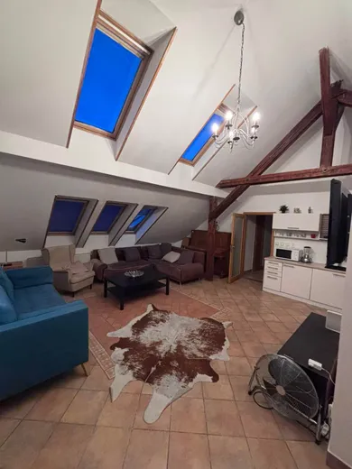 Byty na prenájom 5-izbový, Bratislava-Staré Mesto · €1 600