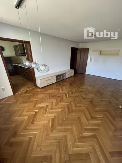 Na predaj 3-izbový byt, 81 m², Považská Bystrica, Stred