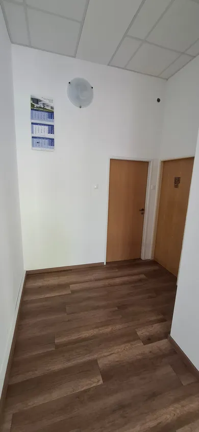 Na prenájom komerčné, 54 m², Trenčín, Martina Rázusa