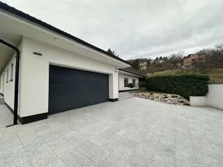 Na prenájom 5-izbový dom, 280 m², Bratislava-Dúbravka, Jura Hronca