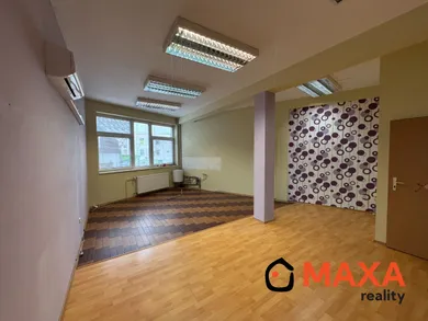 Na prenájom objekt, 40 m², Senica, Nám. Oslobodenia