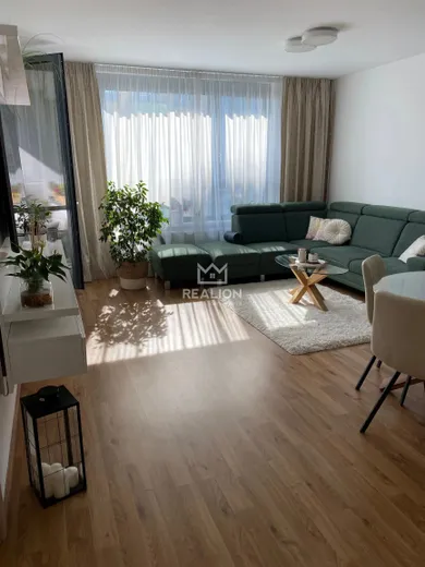 Na prenájom 2-izbový byt, 52 m², Bratislava-Ružinov, Plynárenská